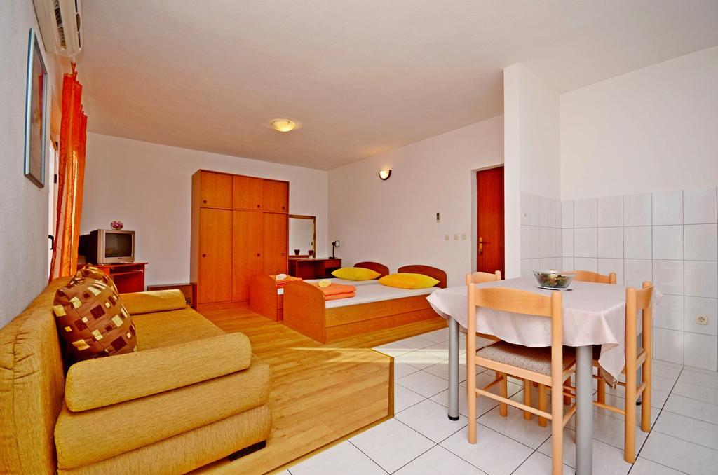 Apartments Mario With Private Parking Makarska Luaran gambar