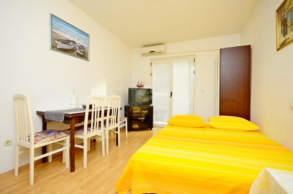 Apartments Mario With Private Parking Makarska Bilik gambar