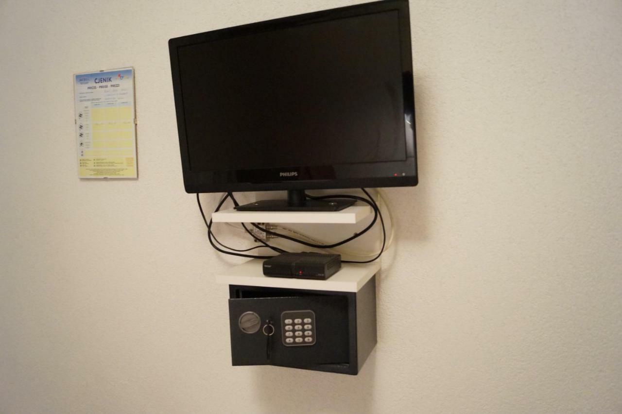 Apartments Mario With Private Parking Makarska Luaran gambar